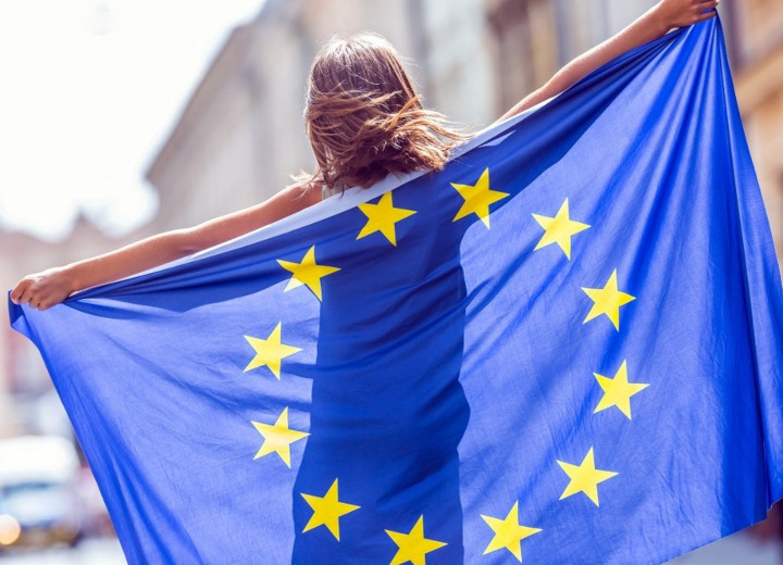 E' tempo di fare gli Stati Uniti d’Europa - Contro il nazionalismo, per la libertà::08.12.2025 | Luisa Trumellini::L’attacco all’UE contenuto nella nuova National Security Strategy ufficializza l’ostilità dell’Amministrazione Trump nei confronti del progetto di unificazione europea. E' tempo di rispondere agli USA rilanciando il cammino verso l’unità.